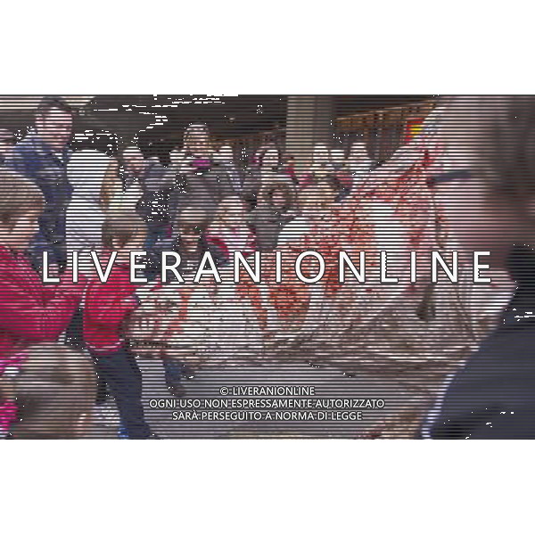An Australovenator takes a walk around the London Festival Hall, south bank. Erth\'s acclaimed Dinosaur Petting Zoo is part of the SouthbankCentre\'s Imagine Children\'s Festival.. London ©Photoshot/AGENZIA ALDO LIVERANI SAS-ITALY ONLY - EDITORIAL USE ONLY