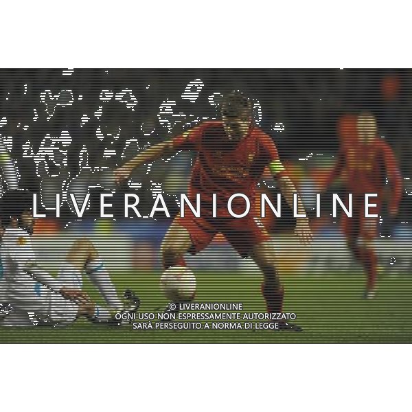 Steven Gerrard Liverpool 2012/13 Luis Neto FC Zenit St Petersburg Liverpool V FC Zenit ST Petersburg (3-1) 21/02/13 UEFA Europa League Photo: Robin Parker Fotosports International AG ALDO LIVERANI S A S ONLY ITALY