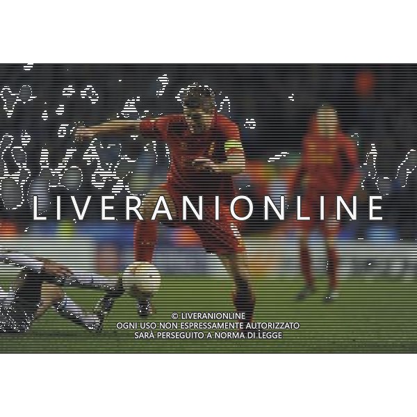 Steven Gerrard Liverpool 2012/13 Luis Neto FC Zenit St Petersburg Liverpool V FC Zenit ST Petersburg (3-1) 21/02/13 UEFA Europa League Photo: Robin Parker Fotosports International AG ALDO LIVERANI S A S ONLY ITALY