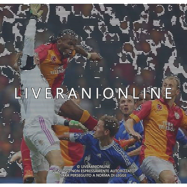 UEFA Champions League last sixteen first leg match between Galatasaray and Schalke 04 at Turk Telekom Arena Stadium in Istanbul on 20.02.2013 Pictured: Didier Drogba of Galatasaray and Goalkeeper Timo Hildebrand of Schalke 04. AG ALDO LIVERANI S A S