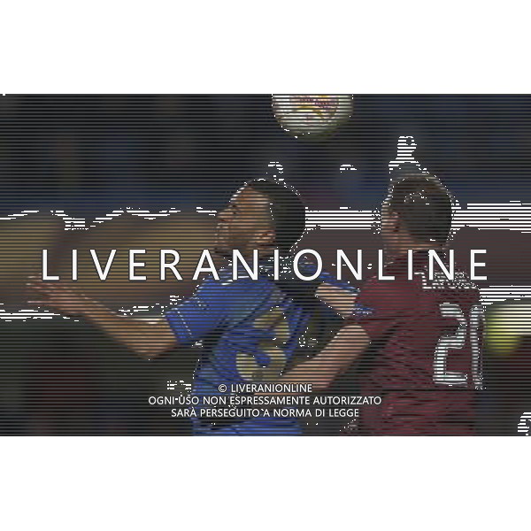 (130222) -- LONDON, Feb. 22, 2013 () -- Ryan Bertrand (L) of Chelsea vies with Tomas Zapotocny of Sparta Prague during the UEFA Europa League round of 32 second leg match between Chelsea and Sparta Prague at Stamford Bridge in London, Britain, on Feb. 21, 2013. The match ended with a 1-1 draw and Chelsea reached the last 16 with a 2-1 score in total. (/Wang Lili) AG ALDO LIVERANI S A S ONLY ITALY