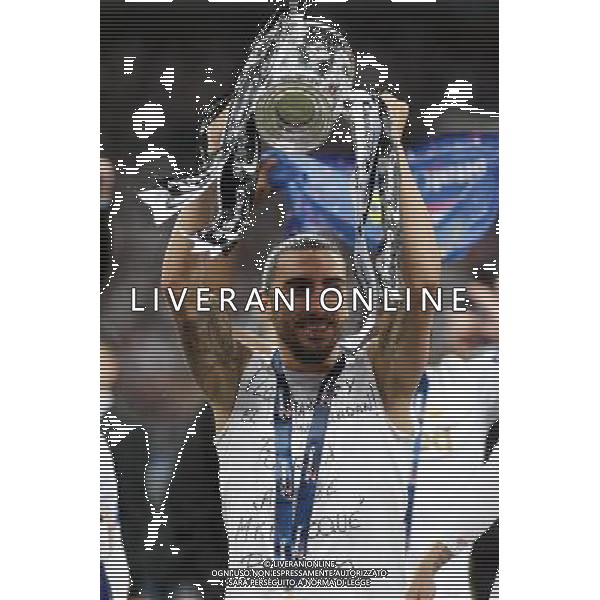 CHICO ASHLEY WITH THE TROPHY BRADFORD CITY V SWANSEA CITY BRADFORD CITY V SWANSEA CITY CAPITAL ONE FOOTBALL LEAGUE CUP FINAL 2013 WEMBLEY STADIUM, LONDON, ENGLAND 24 February 2013 GAQ66108 CAPITAL ONE CUP FINAL 2013 WARNING! This Photograph May Only Be Used For Newspaper And/Or Magazine Editorial Purposes. May Not Be Used For Publications Involving 1 player, 1 Club Or 1 Competition Without Written Authorisation From Football DataCo Ltd. For Any Queries, Please Contact Football DataCo Ltd on +44 (0) 207 864 9121 ©photoshot/AGENZIA ALDO LIVERANI SAS - ITALY ONLY - EDITORIAL USE ONLY