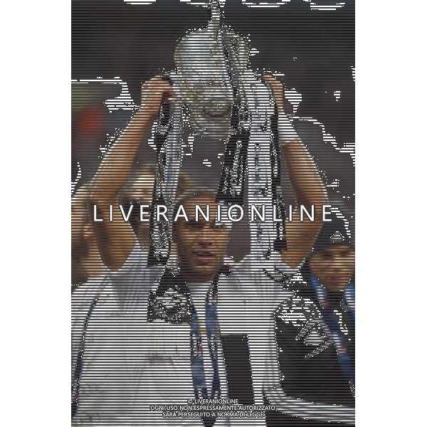 ASHLEY WILLIAMS WITH THE TROPHY BRADFORD CITY V SWANSEA CITY BRADFORD CITY V SWANSEA CITY CAPITAL ONE FOOTBALL LEAGUE CUP FINAL 2013 WEMBLEY STADIUM, LONDON, ENGLAND 24 February 2013 GAQ66107 CAPITAL ONE CUP FINAL 2013 WARNING! This Photograph May Only Be Used For Newspaper And/Or Magazine Editorial Purposes. May Not Be Used For Publications Involving 1 player, 1 Club Or 1 Competition Without Written Authorisation From Football DataCo Ltd. For Any Queries, Please Contact Football DataCo Ltd on +44 (0) 207 864 9121 ©photoshot/AGENZIA ALDO LIVERANI SAS - ITALY ONLY - EDITORIAL USE ONLY