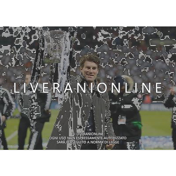 MICHAEL LAUDRUP WITH THE CUP BRADFORD CITY V SWANSEA CITY BRADFORD CITY V SWANSEA CITY CAPITAL ONE FOOTBALL LEAGUE CUP FINAL 2013 WEMBLEY STADIUM, LONDON, ENGLAND 24 February 2013 GAQ66102 CAPITAL ONE CUP FINAL 2013 WARNING! This Photograph May Only Be Used For Newspaper And/Or Magazine Editorial Purposes. May Not Be Used For Publications Involving 1 player, 1 Club Or 1 Competition Without Written Authorisation From Football DataCo Ltd. For Any Queries, Please Contact Football DataCo Ltd on +44 (0) 207 864 9121 ©photoshot/AGENZIA ALDO LIVERANI SAS - ITALY ONLY - EDITORIAL USE ONLY