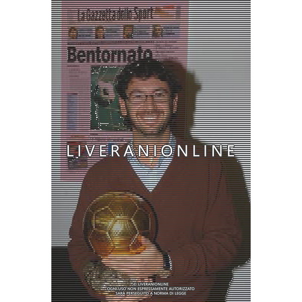 MILANO,16-12-04 DFP/FOTO GIORGIO RAVEZZANI PAVEL NEDVED - ANDRIY SHEVCHENKO IN GAZZETTA NELLA FOTO DIEGO ANTONELLI COL PALLONE D\'ORO AG ALDO LIVERANI S A S