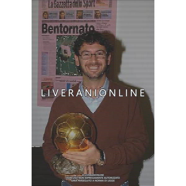MILANO,16-12-04 DFP/FOTO GIORGIO RAVEZZANI PAVEL NEDVED - ANDRIY SHEVCHENKO IN GAZZETTA NELLA FOTO DIEGO ANTONELLI COL PALLONE D\'ORO AG ALDO LIVERANI S A S