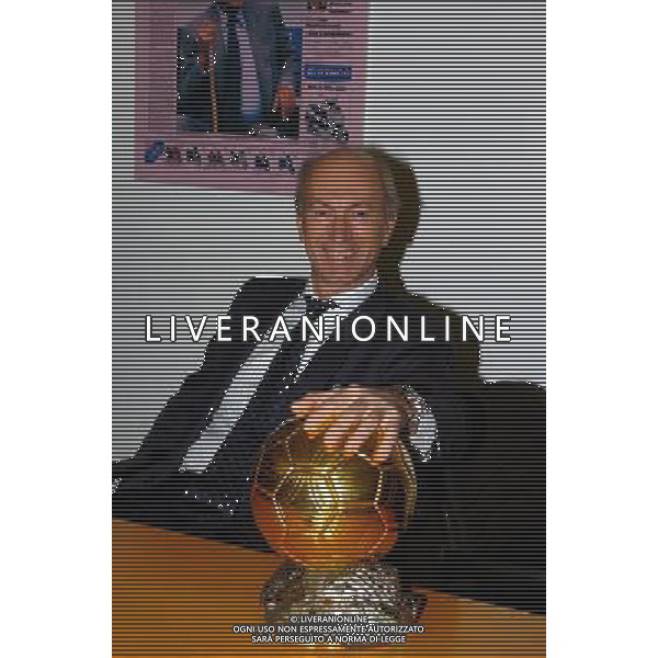 MILANO,16-12-04 DFP/FOTO GIORGIO RAVEZZANI PAVEL NEDVED - ANDRIY SHEVCHENKO IN GAZZETTA NELLA FOTO ALBERTO CERRUTI COL PALLONE D\'ORO AG ALDO LIVERANI S A S