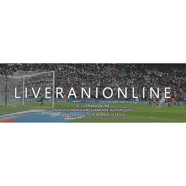 Wembley Stadium Bradford City v Swansea City Capital One Cup Final 24/02/2013 Jonathan de Guzman (Swansea) beats substitue goalkeeper John McLaughlin from the Penalty sport to score fourth goal Photo: Roger Parker Fotosports International ©PHOTOSHOT/AGENZIA ALDO LIVERANI SAS - ITALY ONLY - EDITORIAL USE ONLY