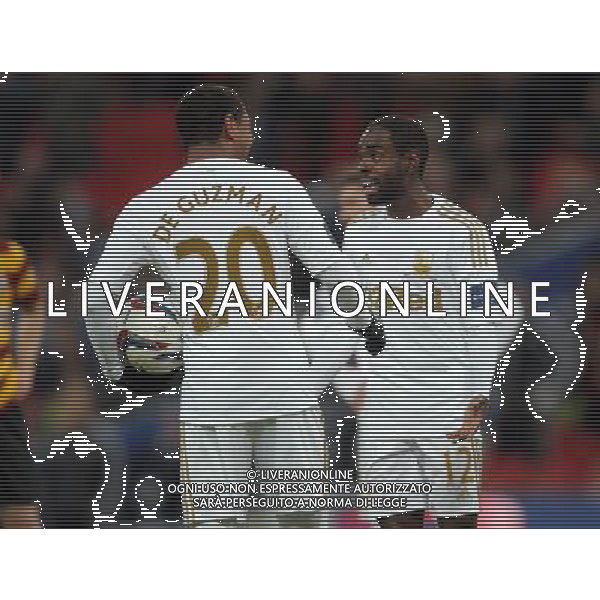 NATHAN DYER \' JONATHAN DE GUZMAN ARGUE OVER PENALTY BRADFORD CITY V SWANSEA CITY BRADFORD CITY V SWANSEA CITY CAPITAL ONE FOOTBALL LEAGUE CUP FINAL 2013 WEMBLEY STADIUM, LONDON, ENGLAND 24 February 2013 GAQ66092 CAPITAL ONE CUP FINAL 2013 WARNING! This Photograph May Only Be Used For Newspaper And/Or Magazine Editorial Purposes. May Not Be Used For Publications Involving 1 player, 1 Club Or 1 Competition Without Written Authorisation From Football DataCo Ltd. For Any Queries, Please Contact Football DataCo Ltd on +44 (0) 207 864 9121