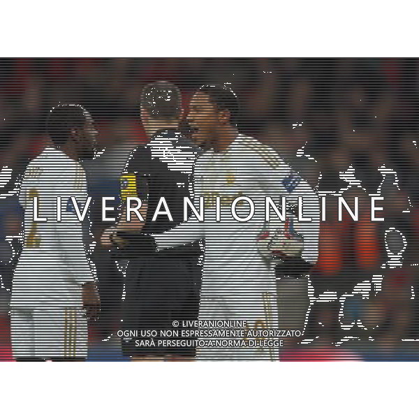 NATHAN DYER \' JONATHAN DE GUZMAN ARGUE OVER PENALTY BRADFORD CITY V SWANSEA CITY BRADFORD CITY V SWANSEA CITY CAPITAL ONE FOOTBALL LEAGUE CUP FINAL 2013 WEMBLEY STADIUM, LONDON, ENGLAND 24 February 2013 GAQ66091 CAPITAL ONE CUP FINAL 2013 WARNING! This Photograph May Only Be Used For Newspaper And/Or Magazine Editorial Purposes. May Not Be Used For Publications Involving 1 player, 1 Club Or 1 Competition Without Written Authorisation From Football DataCo Ltd. For Any Queries, Please Contact Football DataCo Ltd on +44 (0) 207 864 9121