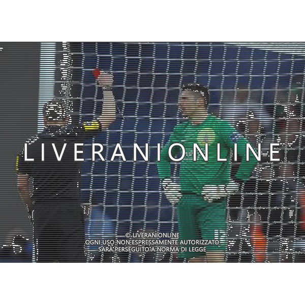MATT DUKE IS SENT OFF BY REFEREE KEVIN FRIEND BRADFORD CITY V SWANSEA CITY BRADFORD CITY V SWANSEA CITY CAPITAL ONE FOOTBALL LEAGUE CUP FINAL 2013 WEMBLEY STADIUM, LONDON, ENGLAND 24 February 2013 GAQ66090 CAPITAL ONE CUP FINAL 2013 WARNING! This Photograph May Only Be Used For Newspaper And/Or Magazine Editorial Purposes. May Not Be Used For Publications Involving 1 player, 1 Club Or 1 Competition Without Written Authorisation From Football DataCo Ltd. For Any Queries, Please Contact Football DataCo Ltd on +44 (0) 207 864 9121