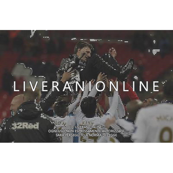 Wembley Stadium Bradford city v Swansea City (0-5) Capital One Cup Final 24/02/2013 Swansea manager Michael Laudrup gets the bumps from his team after they win the Capital One Cup Photo: Roger Parker Fotosports International ©PHOTOSHOT/AGENZIA ALDO LIVERANI SAS - ITALY ONLY - EDITORIAL USE ONLY