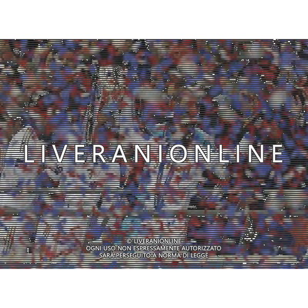 Wembley Stadium Bradford city v Swansea City (0-5) Capital One Cup Final 24/02/2013 Swansea\'s man of the match Nathan Dyer is showered in confetti as he lifts the Capital One Cup Photo: Roger Parker Fotosports International ©PHOTOSHOT/AGENZIA ALDO LIVERANI SAS - ITALY ONLY - EDITORIAL USE ONLY