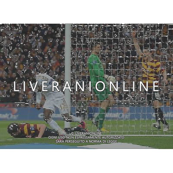 Swansea City\'s Nathan Dyer celebrates scoring his sides first goal Football - Capital One Cup Final - Bradford City v Swansea City - Sunday 24th February 2013 - Wembley National Stadium - Wembley - London © CameraSport - 43 Linden Ave. Countesthorpe. Leicester. England. LE8 5PG - Tel: +44 (0) 116 277 4147 - admin@camerasport.com - www.camerasport.com ©photoshot/AGENZIA ALDO LIVERANI SAS - ITALY ONLY - EDITORIAL USE ONLY