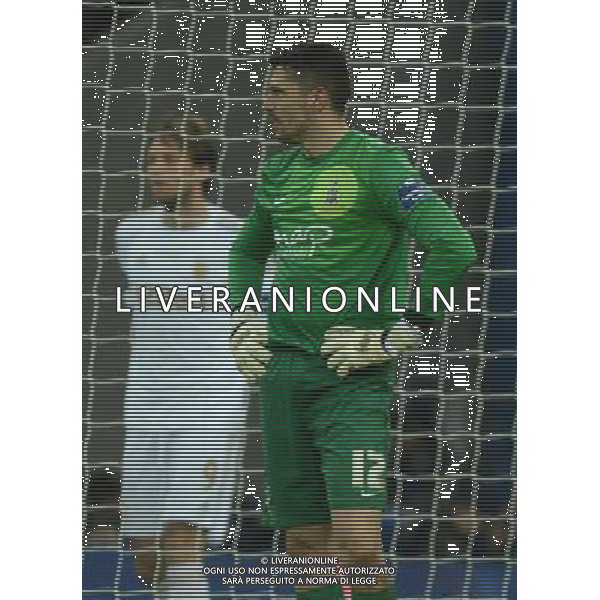 Bradford City\'s Matt Duke looks dejected after being shown the red card by Referee Kevin Friend Football - Capital One Cup Final - Bradford City v Swansea City - Sunday 24th February 2013 - Wembley National Stadium - Wembley - London © CameraSport - 43 Linden Ave. Countesthorpe. Leicester. England. LE8 5PG - Tel: +44 (0) 116 277 4147 - admin@camerasport.com - www.camerasport.com ©photoshot/AGENZIA ALDO LIVERANI SAS - ITALY ONLY - EDITORIAL USE ONLY