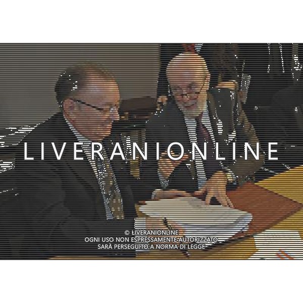 MILANO 1/3/2013 INTESA-SANPAOLO P.zza BELGIOIOSO \'ACCORDO INTESA SANPAOLO, PICCOLA INDUSTRIA E CONFINDUSTRIA, PER FACILITARE L\' ACCESSO E LA CONTINUITA\' DEL CREDITO\' NELLA FOTO GIORGIO SQUINZI ED ENRICO CUCCHIANI FOTO ROMANO/AG ALDO LIVERANI S.A.S.