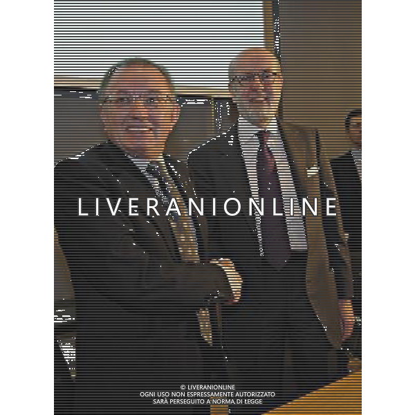 MILANO 1/3/2013 INTESA-SANPAOLO P.zza BELGIOIOSO \'ACCORDO INTESA SANPAOLO, PICCOLA INDUSTRIA E CONFINDUSTRIA, PER FACILITARE L\' ACCESSO E LA CONTINUITA\' DEL CREDITO\' NELLA FOTO GIORGIO SQUINZI ED ENRICO CUCCHIANI FOTO ROMANO/AG ALDO LIVERANI S.A.S.