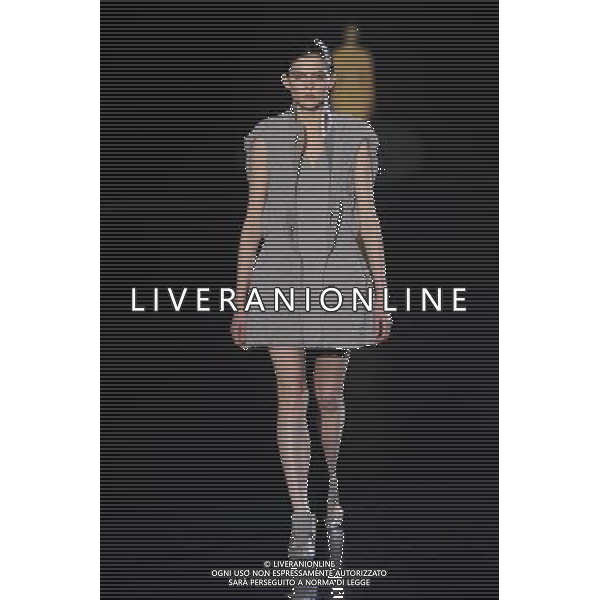A model walks the runway during the Mugler Fall/Winter 2013/14 Ready-to-Wear show as part of Paris Fashion Week on February 27, 2013 in Paris, France. ©Photoshot/AGENZIA ALDO LIVERANI SAS-ITALY ONLY - EDITORIAL USE ONLY
