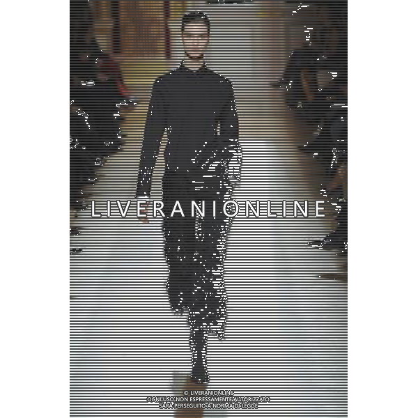 A model walks the runway during the Barbara Bui Fall/Winter 2013/14 Ready-to-Wear show as part of Paris Fashion Week on February 28, 2013 in Paris, France. ©Photoshot/AGENZIA ALDO LIVERANI SAS-ITALY ONLY - EDITORIAL USE ONLY