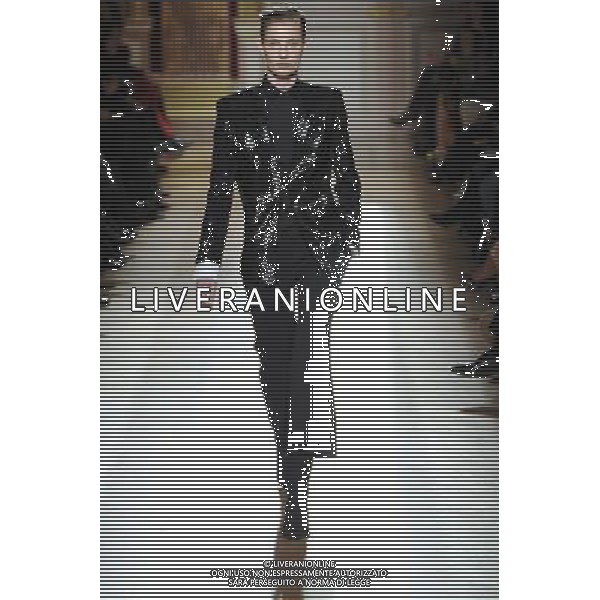 A model walks the runway during the Barbara Bui Fall/Winter 2013/14 Ready-to-Wear show as part of Paris Fashion Week on February 28, 2013 in Paris, France. ©Photoshot/AGENZIA ALDO LIVERANI SAS-ITALY ONLY - EDITORIAL USE ONLY