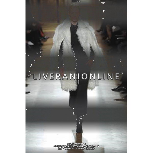 A model walks the runway during the Barbara Bui Fall/Winter 2013/14 Ready-to-Wear show as part of Paris Fashion Week on February 28, 2013 in Paris, France. ©Photoshot/AGENZIA ALDO LIVERANI SAS-ITALY ONLY - EDITORIAL USE ONLY
