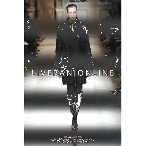 A model walks the runway during the Barbara Bui Fall/Winter 2013/14 Ready-to-Wear show as part of Paris Fashion Week on February 28, 2013 in Paris, France. ©Photoshot/AGENZIA ALDO LIVERANI SAS-ITALY ONLY - EDITORIAL USE ONLY
