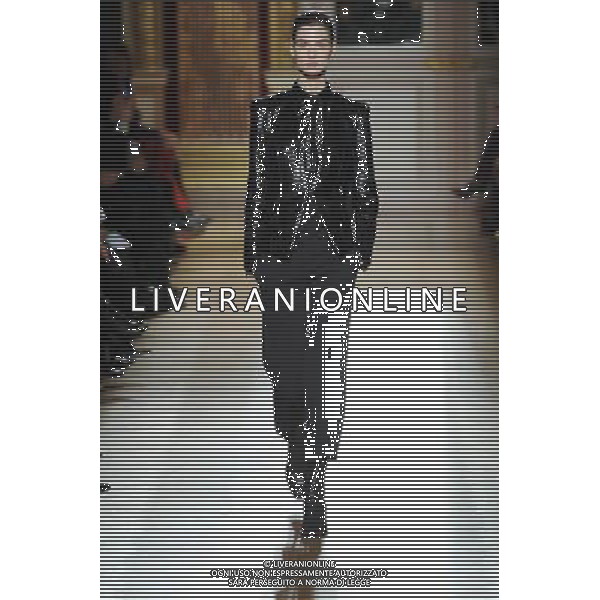 A model walks the runway during the Barbara Bui Fall/Winter 2013/14 Ready-to-Wear show as part of Paris Fashion Week on February 28, 2013 in Paris, France. ©Photoshot/AGENZIA ALDO LIVERANI SAS-ITALY ONLY - EDITORIAL USE ONLY