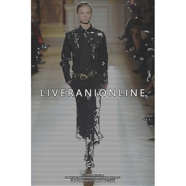 A model walks the runway during the Barbara Bui Fall/Winter 2013/14 Ready-to-Wear show as part of Paris Fashion Week on February 28, 2013 in Paris, France. ©Photoshot/AGENZIA ALDO LIVERANI SAS-ITALY ONLY - EDITORIAL USE ONLY