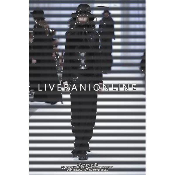 A model walks the runway during the Ann Demeulemeester Fall/Winter 2013-2014 ready-to-wear collection show, on February 28, 2013 in Paris. ©Photoshot/AGENZIA ALDO LIVERANI SAS-ITALY ONLY - EDITORIAL USE ONLY