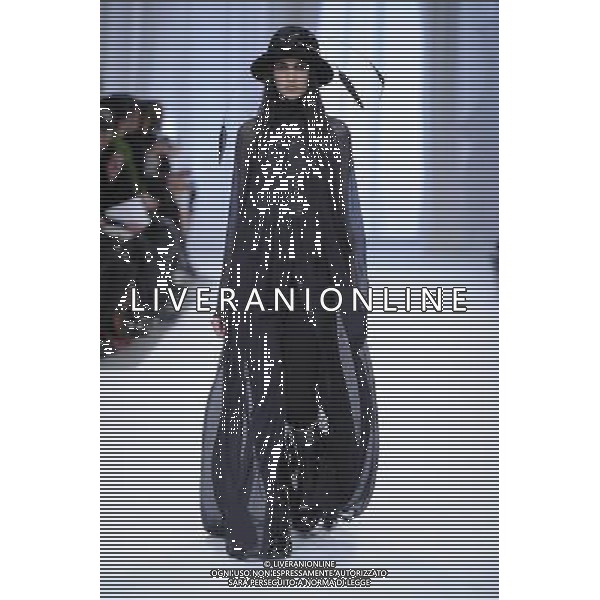 A model walks the runway during the Ann Demeulemeester Fall/Winter 2013-2014 ready-to-wear collection show, on February 28, 2013 in Paris. ©Photoshot/AGENZIA ALDO LIVERANI SAS-ITALY ONLY - EDITORIAL USE ONLY