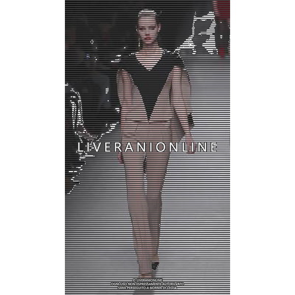 (130228) -- PARIS, Feb. 28, 2013 () -- A model displays creations by French designer Alexis Mabille as part of his Fall/Winter 2013/2014 ready-to-wear fashion show in Paris, France, Feb. 27, 2013. (/Gao Jing)(yy) ©Photoshot/AGENZIA ALDO LIVERANI SAS-ITALY ONLY - EDITORIAL USE ONLY