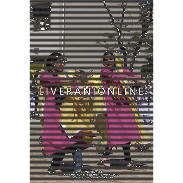 (130303) -- LAHORE, March 3, 2013 () -- Girls perform during the annual sports day of Govt. Girls College in eastern Pakistan\'s Lahore, March 3, 2013. (/Jamil Ahmed)(zhf) ©photoshot/AGENZIA ALDO LIVERANI SAS - ITALY ONLY - Ragazze pakistane si esibiscono durante la giornata annuale dello sport di Govt. Universitarie a Lahore orientale del Pakistan, 3 marzo 2013.