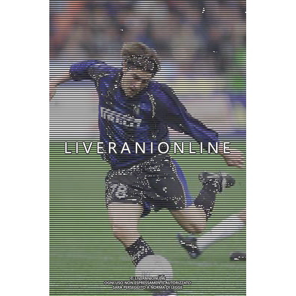 MILANO, 04-04-02 DFP/ MARCO LUSSOSO INTER-FEYENOORD (COPPA UEFA) NELLA FOTO: NICOLA VENTOLA AG ALDO LIVERANI S A S