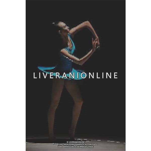(130204) -- BISHKEK, March 4, 2013 () -- A dancer performs in the modern ballet show \'The Future in the Present\' in Bishkek, Kyrgyzstan, March 3, 2013. Kyrgyzstan\'s artist Talent Osmanov is the choreographer and costume designer of the modern ballet show. (/Roman)(axy) ©photoshot/AGENZIA ALDO LIVERANI SAS - ITALY ONLY - Ballerini si esibiscono nello spettacolo di balletto moderno \'Il Futuro nel Presente\' a Bishkek, Kirghizistan, 3 marzo 2013.