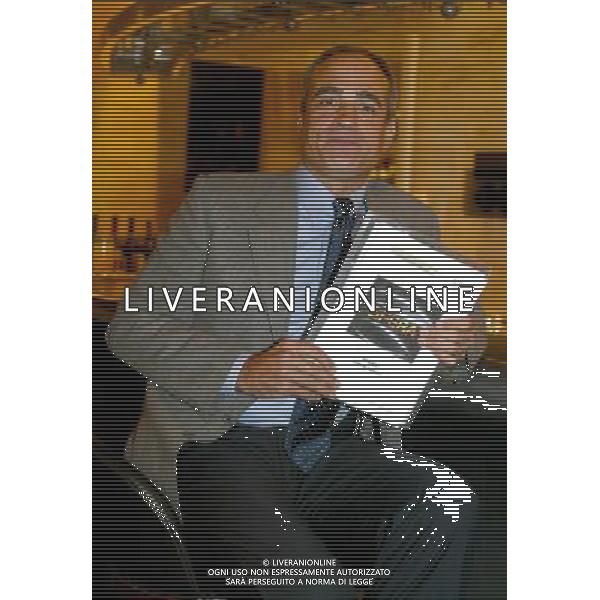 MILANO 13/9/2004 PRESENTAZIONE ALLA STAMPA DELLA SETTIMA EDIZIONE DEL PROGRAMMA TELEVISIVO DI \'LA 7\': -SFERA_ NELLA FOTO ANDREA MONTI FOTO MARIO ROMANO/AG ALDO LIVERANI