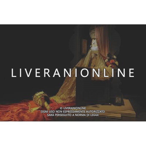 Roma - 06/03/2013 - Palazzo Santa Chiara - L\'incoffessabile gesto - Opera d\'arte di Garullo e Ottocento Dopo Il Sogno degli italiani, opera dedicata a Silvio Berlusconi, Antonio Garullo e Mario Ottocento hanno realizzato un\'altra opera sul Papa Emerito Joseph Ratzinger Benedetto XVI å© Fabrizio Corradetti - Ag. Aldo Liverani sas