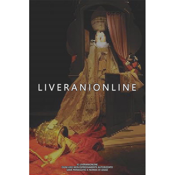 Roma - 06/03/2013 - Palazzo Santa Chiara - L\'incoffessabile gesto - Opera d\'arte di Garullo e Ottocento Dopo Il Sogno degli italiani, opera dedicata a Silvio Berlusconi, Antonio Garullo e Mario Ottocento hanno realizzato un\'altra opera sul Papa Emerito Joseph Ratzinger Benedetto XVI å© Fabrizio Corradetti - Ag. Aldo Liverani sas