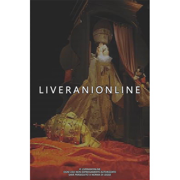 Roma - 06/03/2013 - Palazzo Santa Chiara - L\'incoffessabile gesto - Opera d\'arte di Garullo e Ottocento Dopo Il Sogno degli italiani, opera dedicata a Silvio Berlusconi, Antonio Garullo e Mario Ottocento hanno realizzato un\'altra opera sul Papa Emerito Joseph Ratzinger Benedetto XVI å© Fabrizio Corradetti - Ag. Aldo Liverani sas