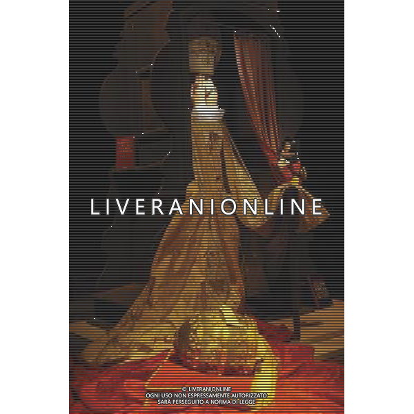 Roma - 06/03/2013 - Palazzo Santa Chiara - L\'incoffessabile gesto - Opera d\'arte di Garullo e Ottocento Dopo Il Sogno degli italiani, opera dedicata a Silvio Berlusconi, Antonio Garullo e Mario Ottocento hanno realizzato un\'altra opera sul Papa Emerito Joseph Ratzinger Benedetto XVI å© Fabrizio Corradetti - Ag. Aldo Liverani sas
