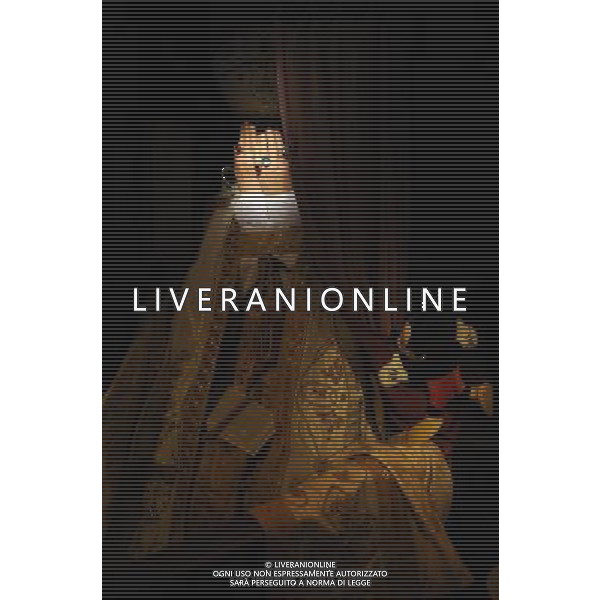 Roma - 06/03/2013 - Palazzo Santa Chiara - L\'incoffessabile gesto - Opera d\'arte di Garullo e Ottocento Dopo Il Sogno degli italiani, opera dedicata a Silvio Berlusconi, Antonio Garullo e Mario Ottocento hanno realizzato un\'altra opera sul Papa Emerito Joseph Ratzinger Benedetto XVI å© Fabrizio Corradetti - Ag. Aldo Liverani sas