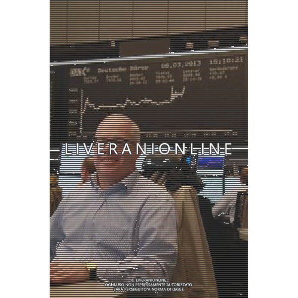 (130308) -- FRANKFURT, Mar. 08, 2013 () -- A trader works at Frankfurt Stock Exchange in Frankfurt, Germany, on March 8, 2013. For the first time since the year 2008, Germany\'s share index DAX surmounted the mark of 8,000 points. (/Shen Zhengning) (lm) AG ALDO LIVERANI S A S ONLY ITALY