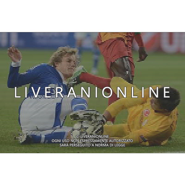 (130313) -- GELSENKIRCHEN, March 13, 2013 () -- Teemu Pukki (L) of FC Schalke 04 vies with Fernando Muslera of Galatasaray during the UEFA Champions League eighth-final match at Veltins Arena in Gelsenkirchen, west Germany, March 12, 2013. Galatasaray won 3-2 and entered the quarterfinal. (/Ma Ning) (ql) cphotoshot/AGENZIA ALDO LIVERANI SAS - ITALY ONLY - EDITORIAL USE ONLY
