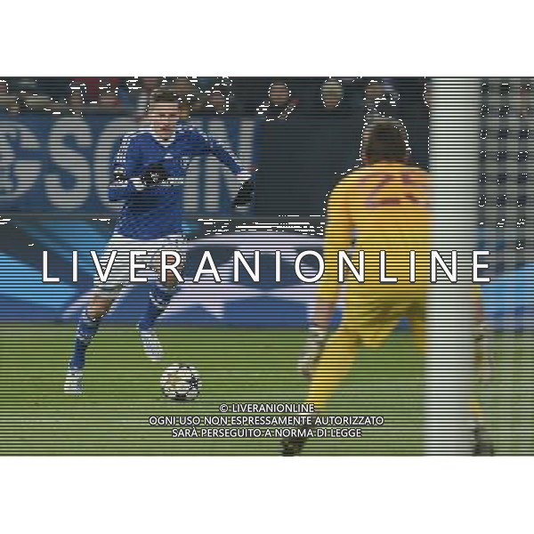 (130313) -- GELSENKIRCHEN, March 13, 2013 () -- Julian Draxler(L) of FC Schalke 04 drives the ball during the UEFA Champions League eighth-final match against Galatasaray at Veltins Arena in Gelsenkirchen, west Germany, March 12, 2013. Galatasaray won 3-2 and entered the quarterfinal. (/Ma Ning) (ql) cphotoshot/AGENZIA ALDO LIVERANI SAS - ITALY ONLY - EDITORIAL USE ONLY