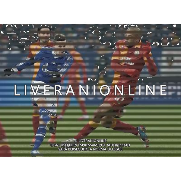 (130313) -- GELSENKIRCHEN, March 13, 2013 () -- Julian Draxler (L) of FC Schalke 04 scores during the UEFA Champions League eighth-final match at Veltins Arena in Gelsenkirchen, west Germany, March 12, 2013. Galatasaray won 3-2 and entered the quarterfinal. (/Ma Ning) (ql) cphotoshot/AGENZIA ALDO LIVERANI SAS - ITALY ONLY - EDITORIAL USE ONLY