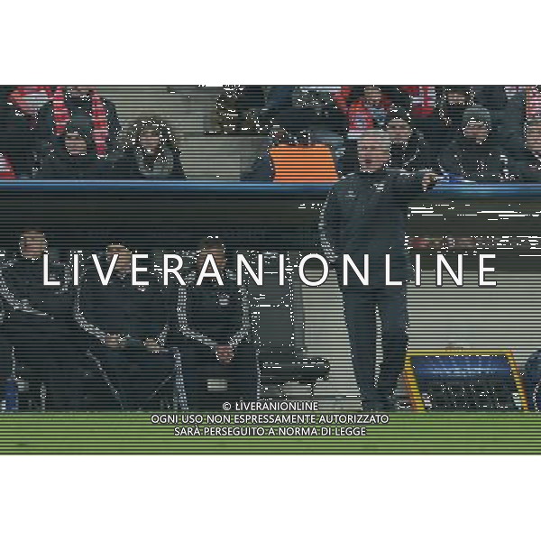 (130314) -- MUNICH, March 14, 2013 () -- Bayern Munich\'s coach Jupp Heynckes (1st R) gives instructions to his players during the UEFA Champions League eighth-final match at Allianz Arena in Munich, south Germany, March 13, 2013. Bayern Munich lost 0-2 but entered the quarterfinal. (/Ma Ning) (ql) ©photoshot /AGENZIA ALDO LIVERANI SAS - ITALY ONLY - BAYERN MONACO FC-ARSENAL FC UEFA Champions League ritorno ottavi di finale a Allianz Arena a Monaco di Baviera, sud della Germania, 13 marzo 2013.