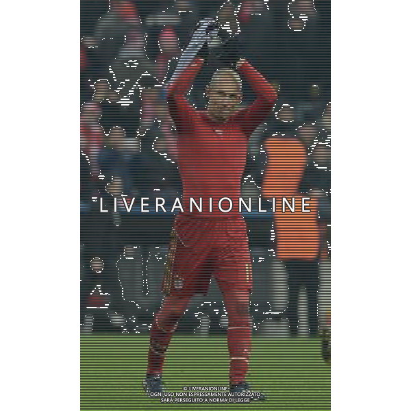 (130314) -- MUNICH, Mar. 14. 2013 () -- Arjen Robben of FC Bayern Munich applauds after the UEFA Champions League eighth-final match at Allianz Arena in Munich, south Germany, March 13, 2013. Bayern Munich lost 0-2 but entered the quarterfinal. (/Ma Ning) (ql) ©photoshot /AGENZIA ALDO LIVERANI SAS - ITALY ONLY - BAYERN MONACO FC-ARSENAL FC UEFA Champions League ritorno ottavi di finale a Allianz Arena a Monaco di Baviera, sud della Germania, 13 marzo 2013.
