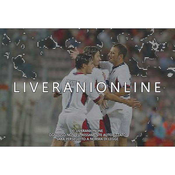 TRIESTE,15 SETEMBRE 2004 CALCIO, COPPA ITALIA TIM CUP TRIESTINA-CAGLIARI NELLA FOTO: ABBRACCI ESULTANZA DOPO IL GOL DI CONTI FOTO PAOLA GARBUIO/Agenzia Aldo LIVERANI