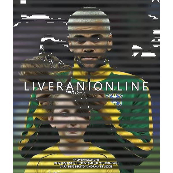 Gara Amichevole Ginevra (Svizzera) - 21.03.2013 Italia-Brasile Nella Foto:daniel alves gioca con i capelli di una bambina /Ph.Vitez-Ag. Aldo Liverani