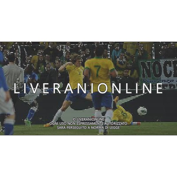 Gara Amichevole Ginevra (Svizzera) - 21.03.2013 Italia-Brasile Nella Foto:occasione balotelli parata da julio cesar /Ph.Vitez-Ag. Aldo Liverani