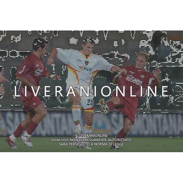 LIVORNO,15 SETEMBRE 2004 CALCIO, COPPA ITALIA TIM CUP LIVORNO- LECCE NELLA FOTO:BJELANOVIC TRA VARGAS E RUOTOLO FOTO BIZZI/A.LIVERANI
